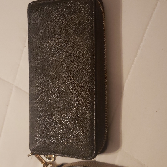 Michael Kors Wallet - Picture 4 of 9